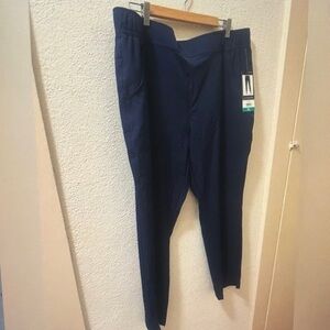 Women's Navy Cropped Pants